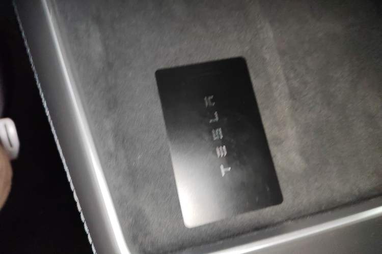 Used Tesla Model Y 2025 Rear-Wheel-Drive Version Interior 1