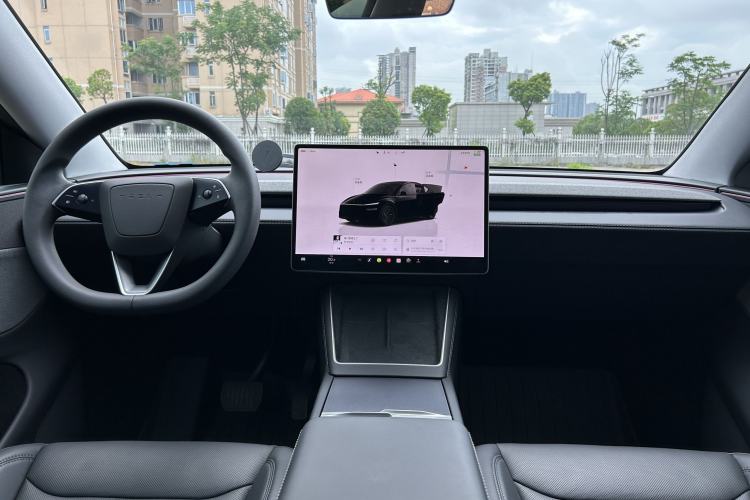 Used Tesla Model Y 2025 Rear-Wheel-Drive Version Interior 1
