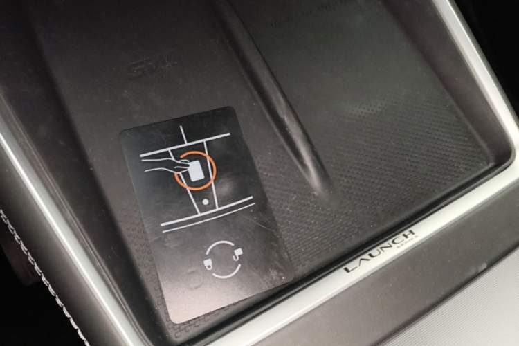 Used Tesla Model Y 2025 Rear-Wheel Drive First Edition Interior 1