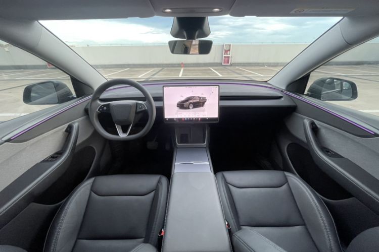 Used Tesla Model Y 2025 Rear-Wheel Drive First Edition Interior 1