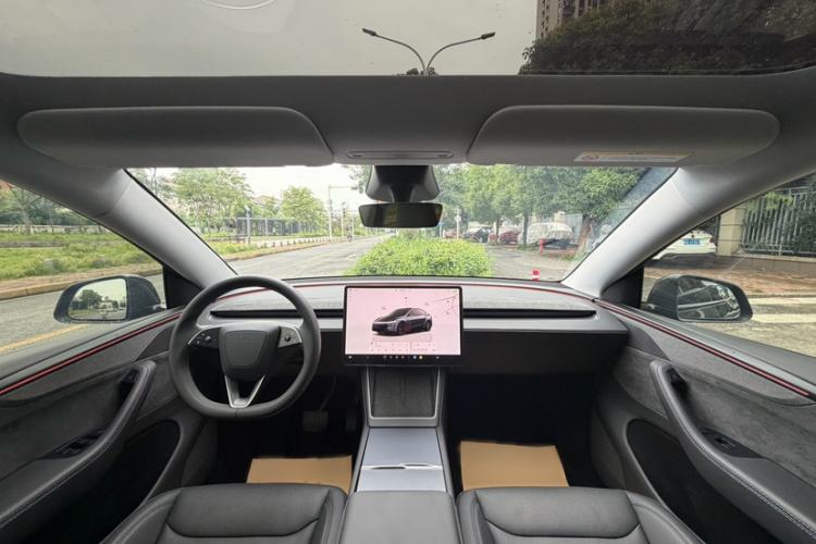 Used Tesla Model Y 2025 Long-Range All-Wheel Drive First Edition Interior 1