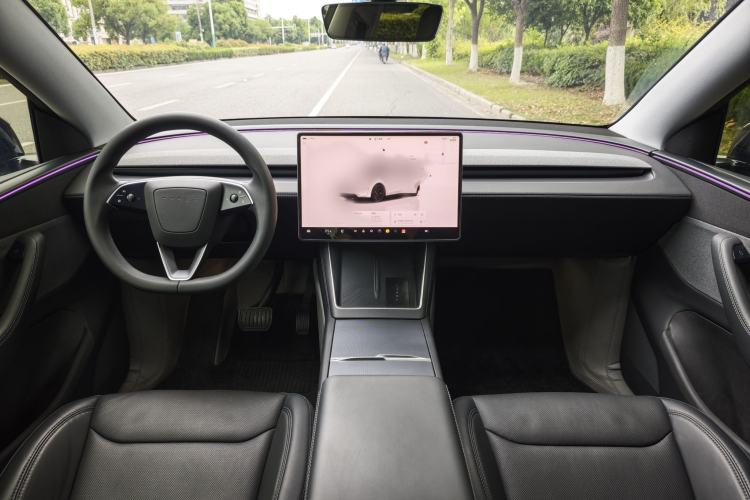 Used Tesla Model Y 2025 Rear-Wheel-Drive Version Interior 1