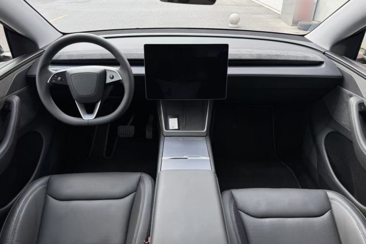 Used Tesla Model Y 2025 Long-Range All-Wheel Drive First Edition Interior 1