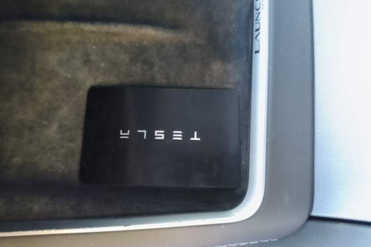 Used Tesla Model Y 2025 Rear-Wheel Drive First Edition Interior 1