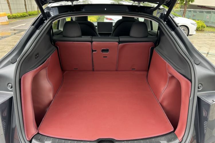 Used Tesla Model Y 2025 Long-Range All-Wheel Drive First Edition Interior 13