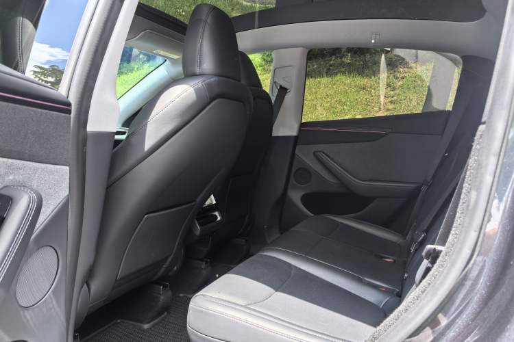 Used Tesla Model Y 2025 Rear-Wheel-Drive Version Interior 2