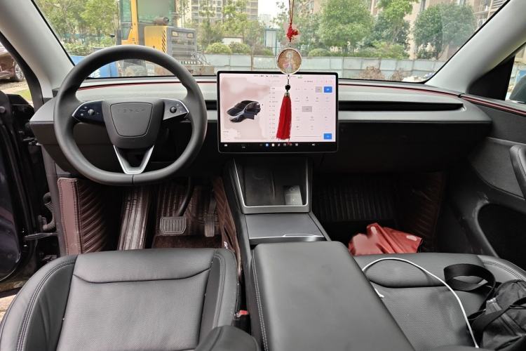 Used Tesla Model Y 2025 Rear-Wheel-Drive Version Interior 2