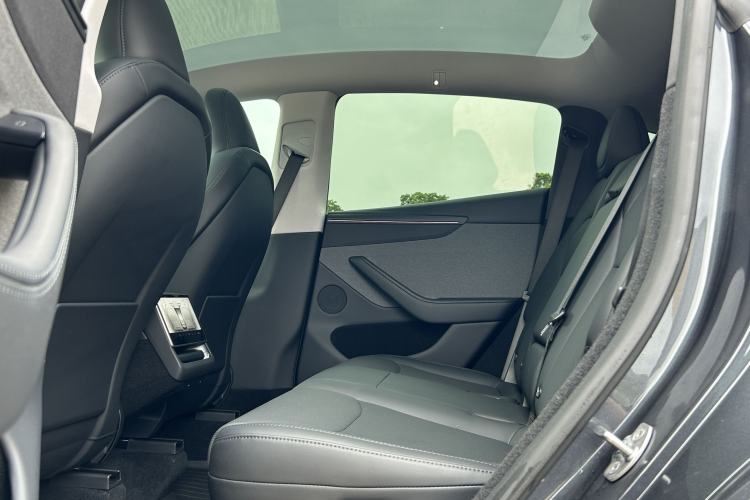 Used Tesla Model Y 2025 Rear-Wheel-Drive Version Interior 2