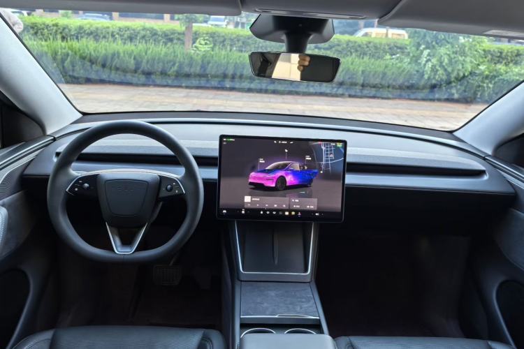 Used Tesla Model Y 2025 Long-Range All-Wheel-Drive Version Interior 2