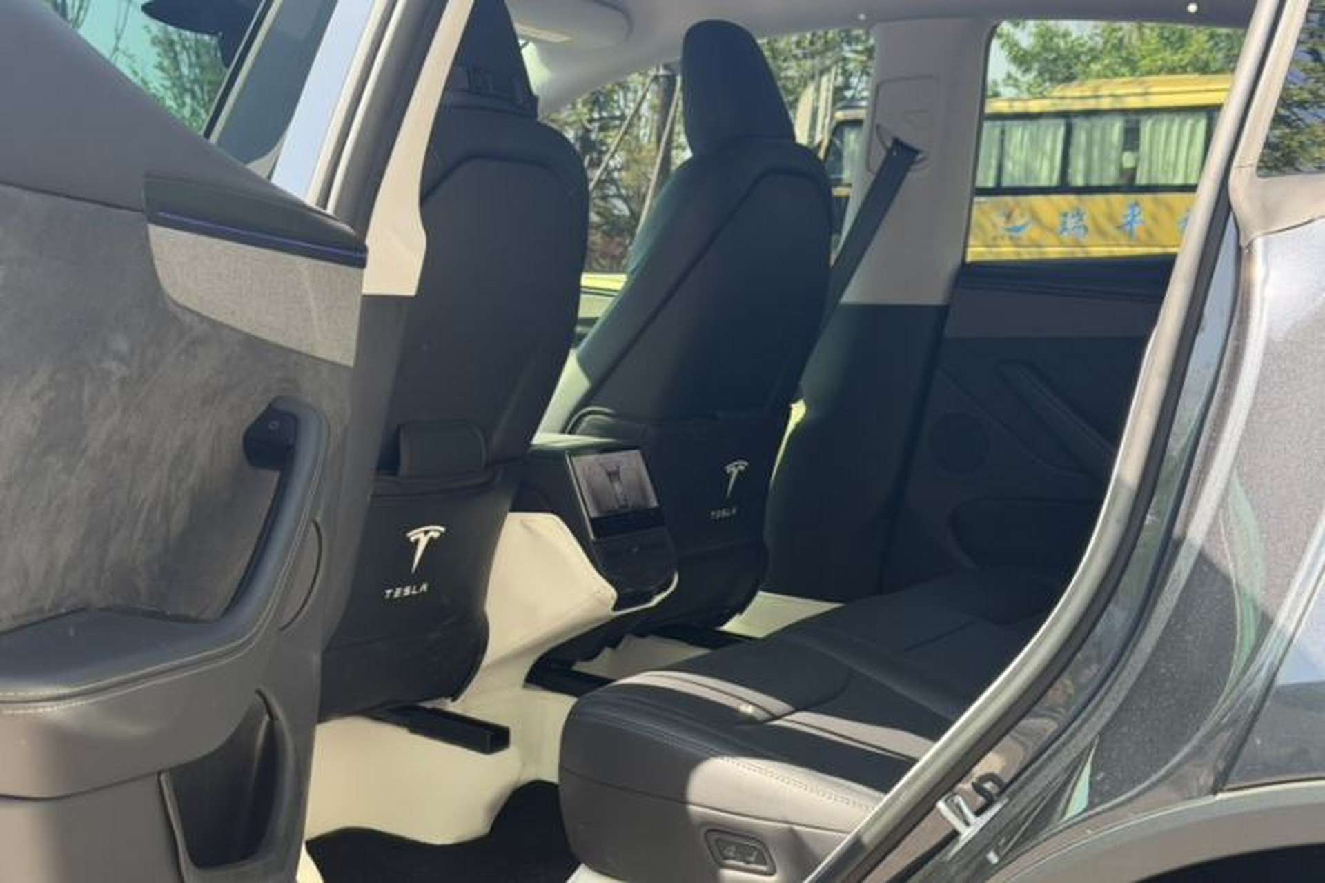 Used Tesla Model Y 2025 Long-Range All-Wheel Drive First Edition Interior 2