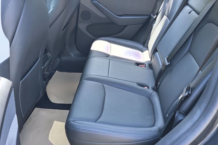 Used Tesla Model Y 2025 Rear-Wheel-Drive Version Interior 2