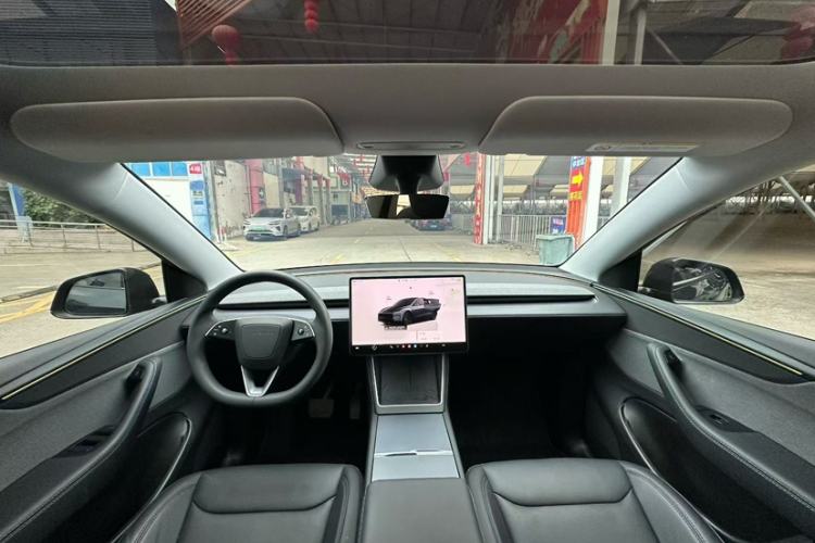 Used Tesla Model Y 2025 Rear-Wheel-Drive Version Interior 2