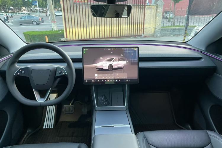 Used Tesla Model Y 2025 Rear-Wheel-Drive Version Interior 2