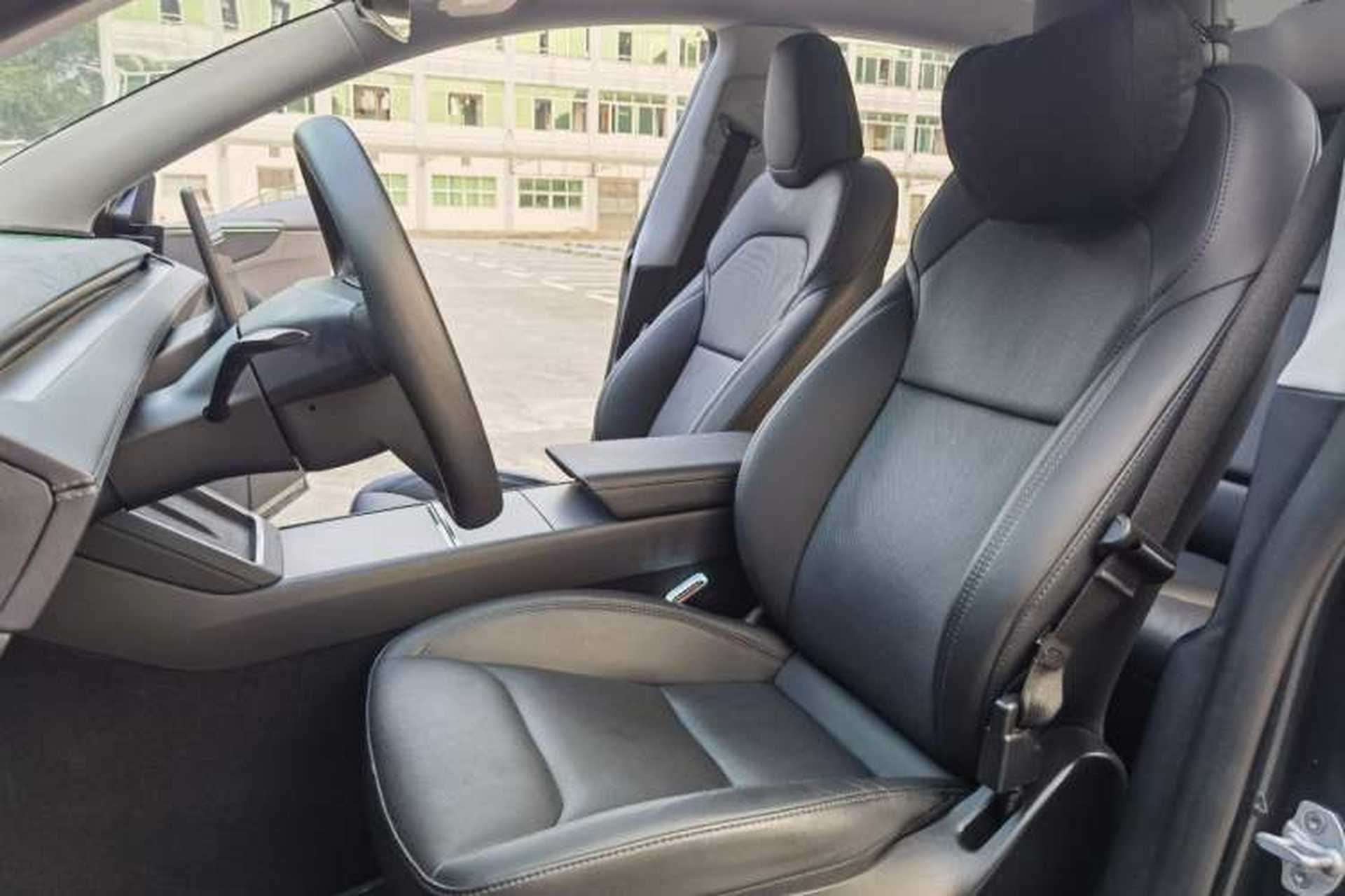 Used Tesla Model Y 2025 Long-Range All-Wheel-Drive Version Interior 2