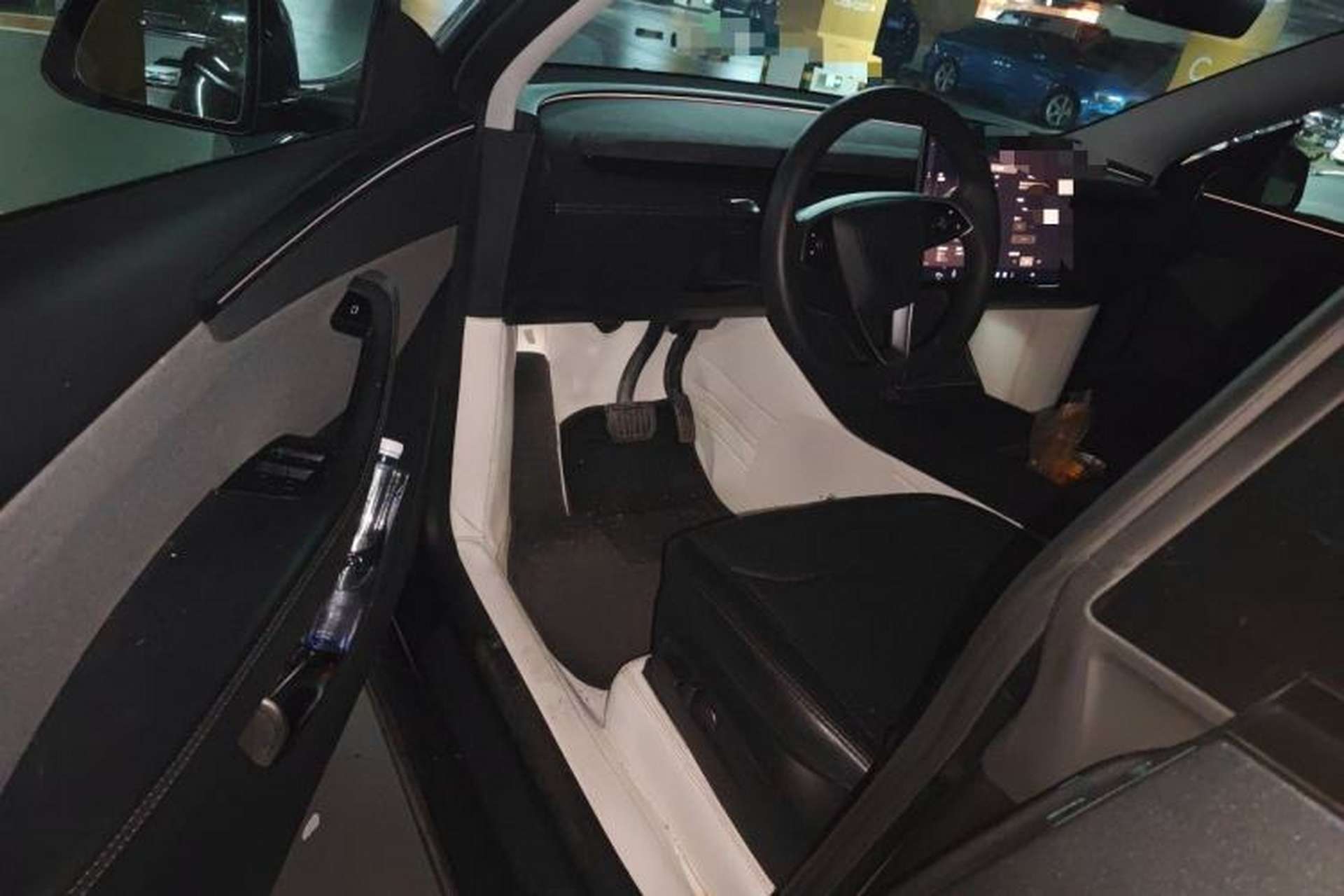 Used Tesla Model Y 2025 Rear-Wheel Drive First Edition Interior 3