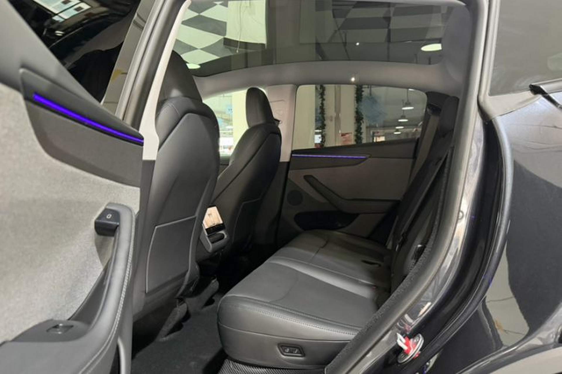 Used Tesla Model Y 2025 Rear-Wheel Drive First Edition Interior 3