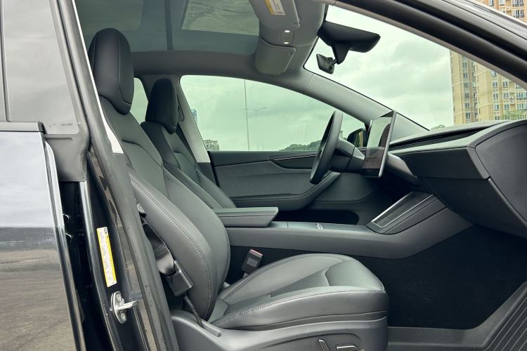 Used Tesla Model Y 2025 Rear-Wheel-Drive Version Interior 3