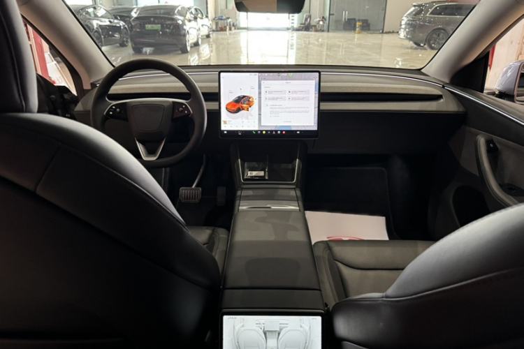 Used Tesla Model Y 2025 Rear-Wheel-Drive Version Interior 3