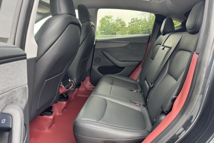 Used Tesla Model Y 2025 Long-Range All-Wheel Drive First Edition Interior 3