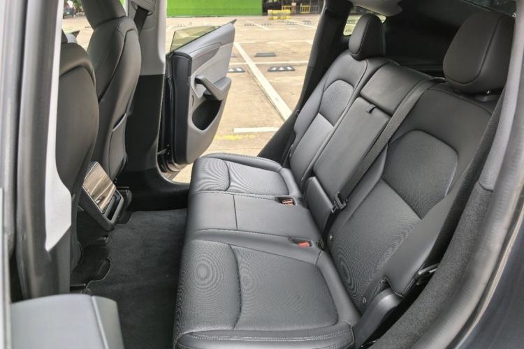 Used Tesla Model Y 2025 Rear-Wheel-Drive Version Interior 3
