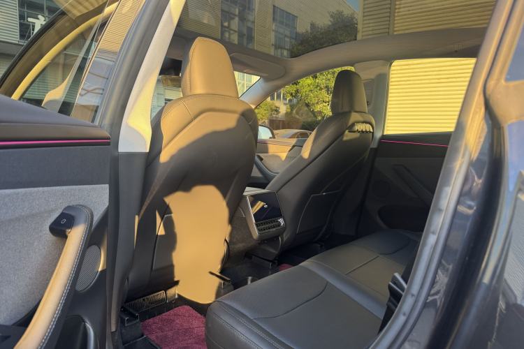 Used Tesla Model Y 2025 Rear-Wheel-Drive Version Interior 3