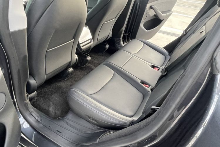 Used Tesla Model Y 2025 Rear-Wheel Drive First Edition Interior 3