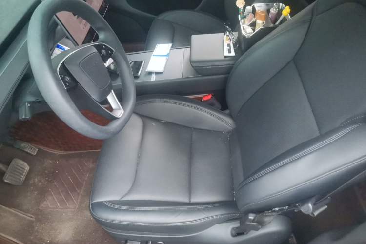 Used Tesla Model Y 2025 Rear-Wheel Drive First Edition Interior 3