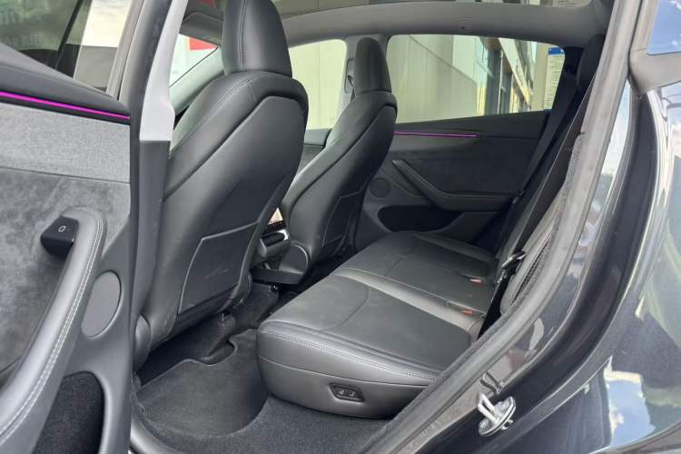 Used Tesla Model Y 2025 Long-Range All-Wheel Drive First Edition Interior 3