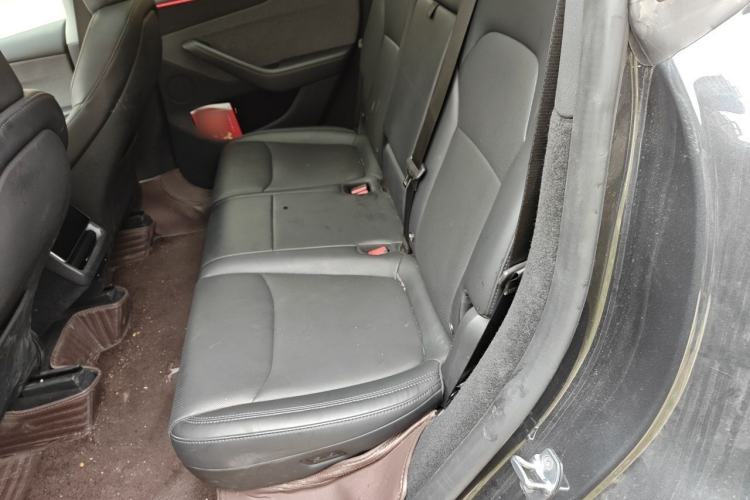 Used Tesla Model Y 2025 Rear-Wheel-Drive Version Interior 4