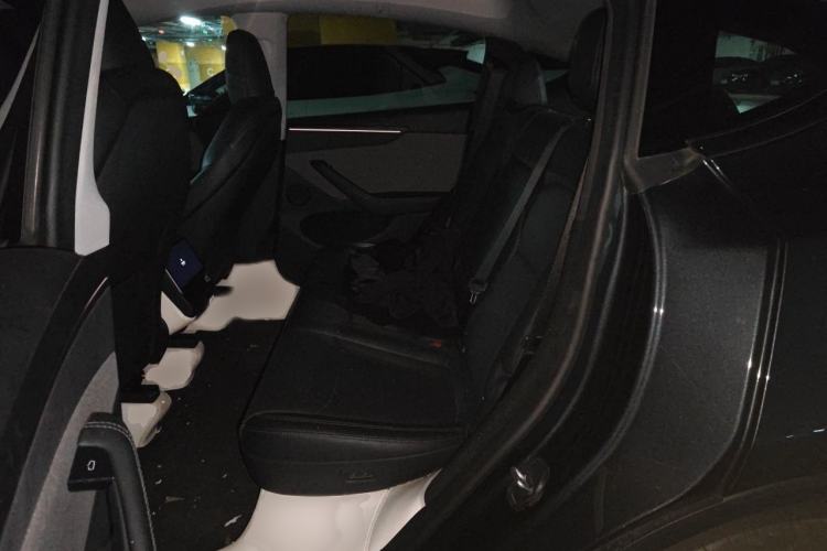 Used Tesla Model Y 2025 Rear-Wheel Drive First Edition Interior 4