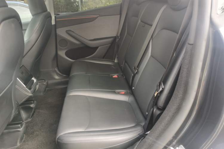 Used Tesla Model Y 2025 Rear-Wheel-Drive Version Interior 4