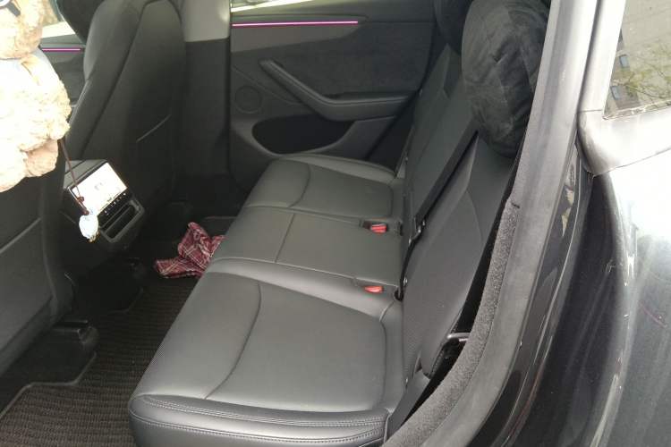 Used Tesla Model Y 2025 Long-Range All-Wheel Drive First Edition Interior 4