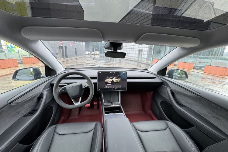 Used Tesla Model Y 2025 Long-Range All-Wheel Drive First Edition Interior 4