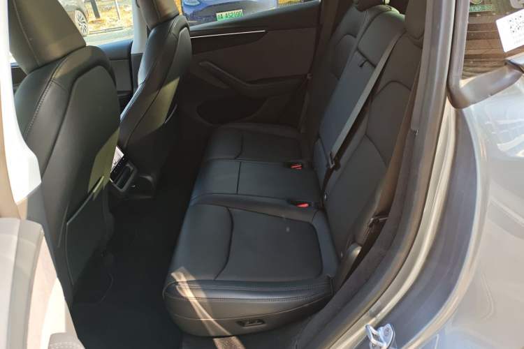 Used Tesla Model Y 2025 Rear-Wheel-Drive Version Interior 4