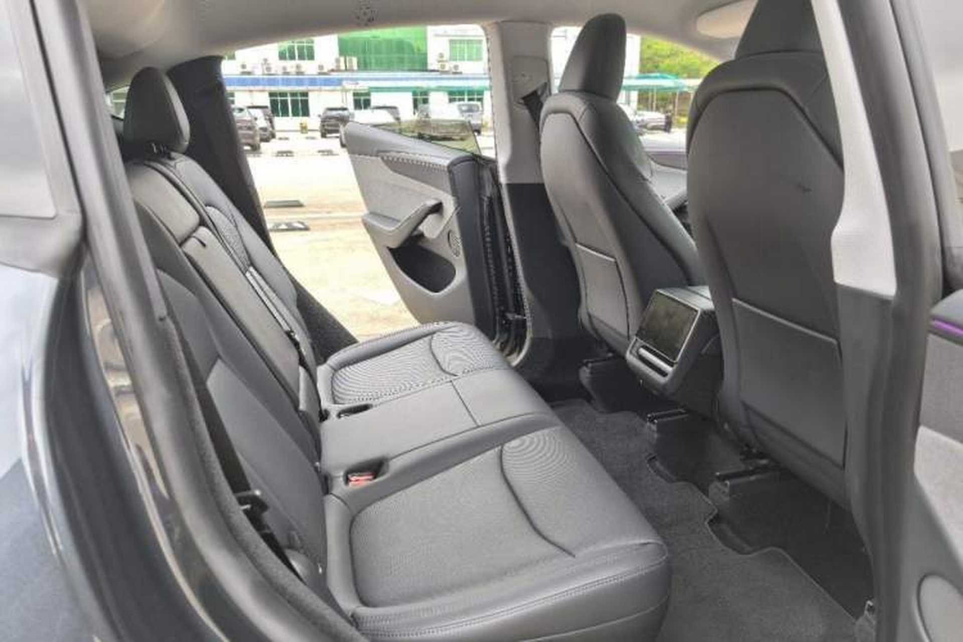 Used Tesla Model Y 2025 Rear-Wheel-Drive Version Interior 4