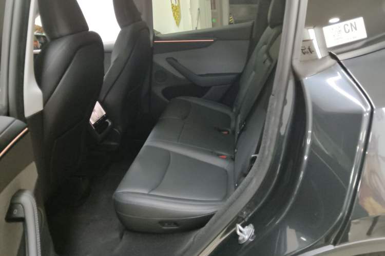 Used Tesla Model Y 2025 Rear-Wheel-Drive Version Interior 4