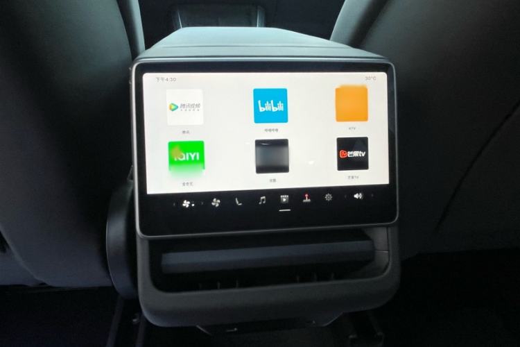Used Tesla Model Y 2025 Rear-Wheel Drive First Edition Interior 5