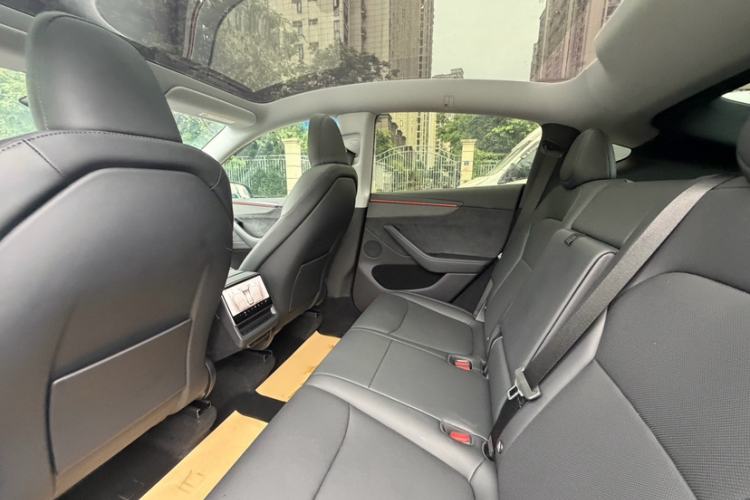 Used Tesla Model Y 2025 Long-Range All-Wheel Drive First Edition Interior 6