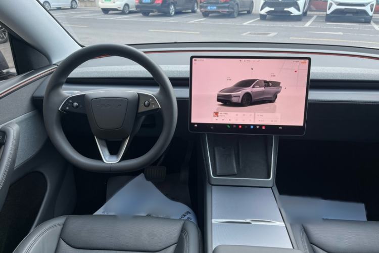 Used Tesla Model Y 2025 Rear-Wheel Drive First Edition Interior 7