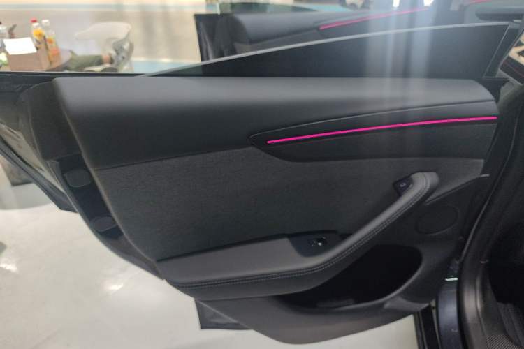 Used Tesla Model Y 2025 Rear-Wheel Drive First Edition Interior 8