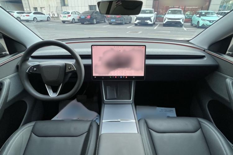 Used Tesla Model Y 2025 Rear-Wheel Drive First Edition Interior 8