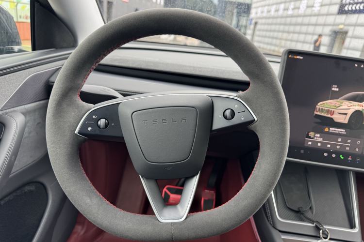 Used Tesla Model Y 2025 Long-Range All-Wheel Drive First Edition Interior 9