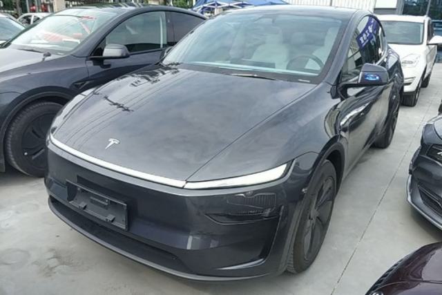 Used Tesla Model Y 2025 Long-Range All-Wheel-Drive Version