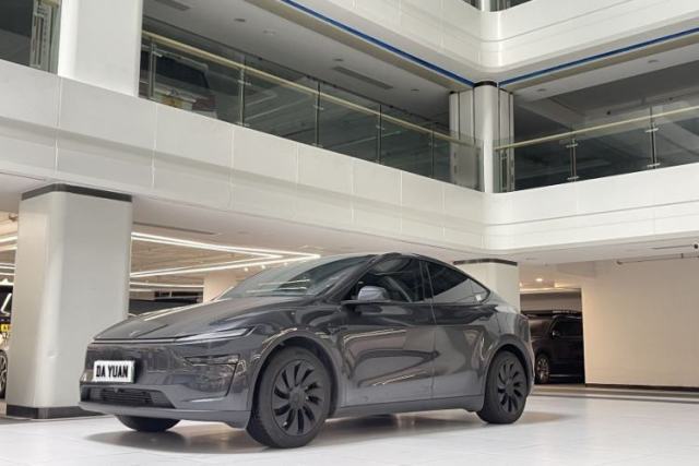 Used Tesla Model Y 2025 Long-Range All-Wheel-Drive Version