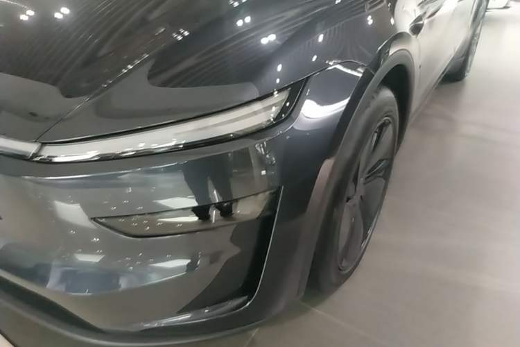 Used Tesla Model Y 2025 Long-Range All-Wheel-Drive Version Left Front Headlight