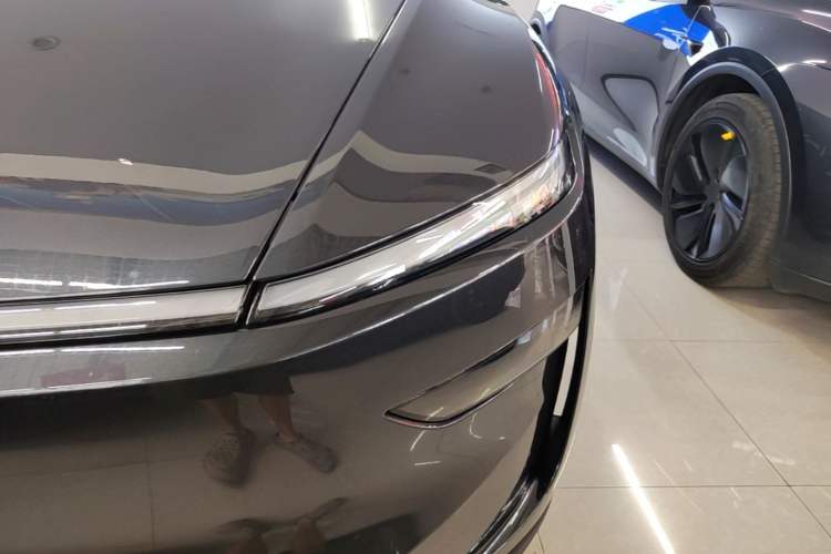 Used Tesla Model Y 2025 Long-Range All-Wheel Drive First Edition Left Front Headlight