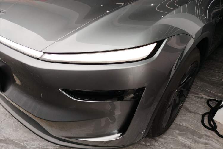 Used Tesla Model Y 2025 Long-Range All-Wheel-Drive Version Left Front Headlight