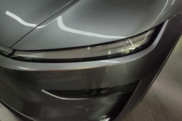 Used Tesla Model Y 2025 Long-Range All-Wheel Drive First Edition Left Front Headlight