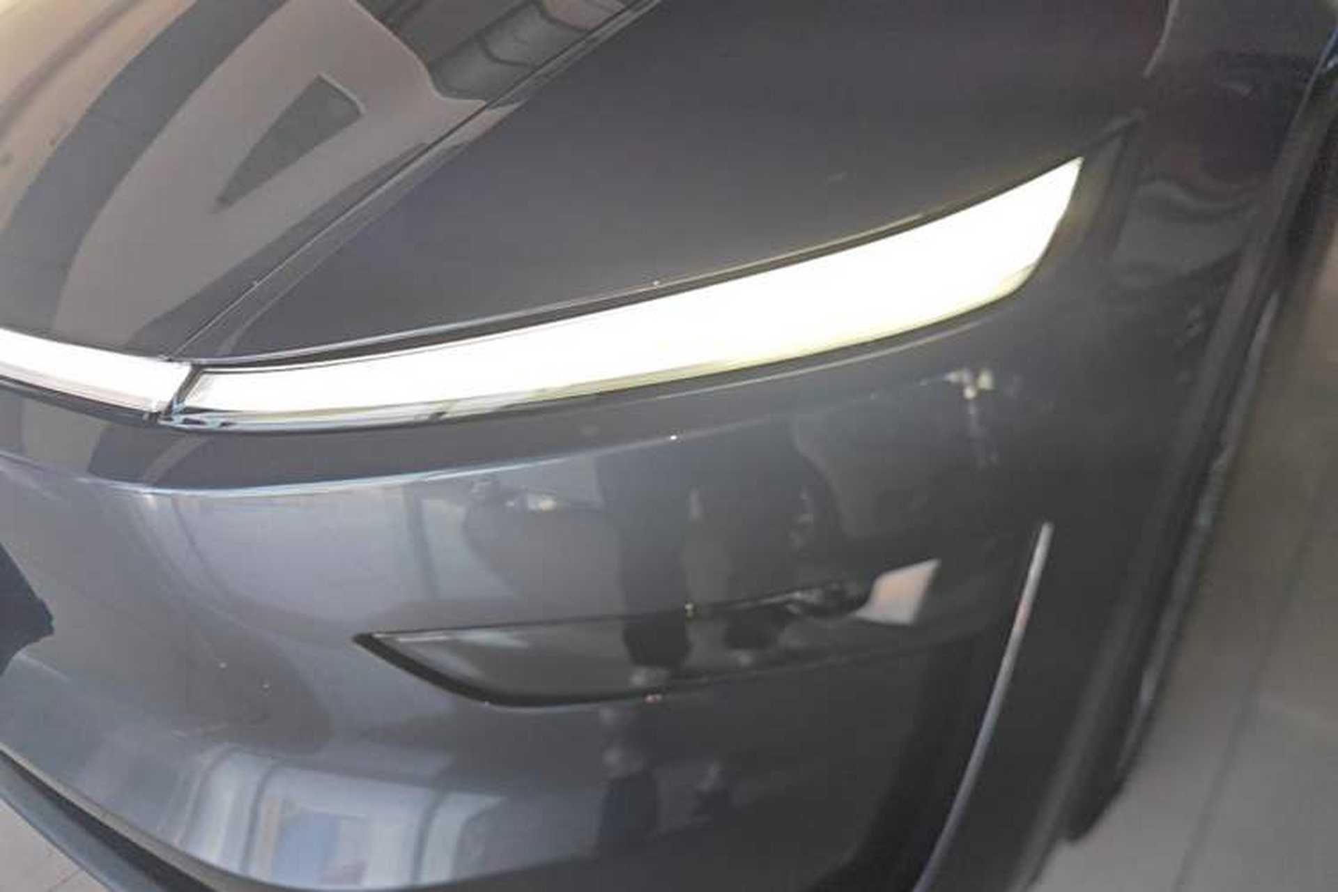 Used Tesla Model Y 2025 Long-Range All-Wheel Drive First Edition Left Front Headlight