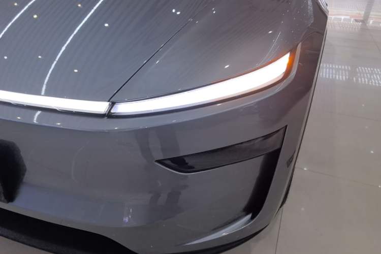 Used Tesla Model Y 2025 Rear-Wheel-Drive Version Left Front Headlight